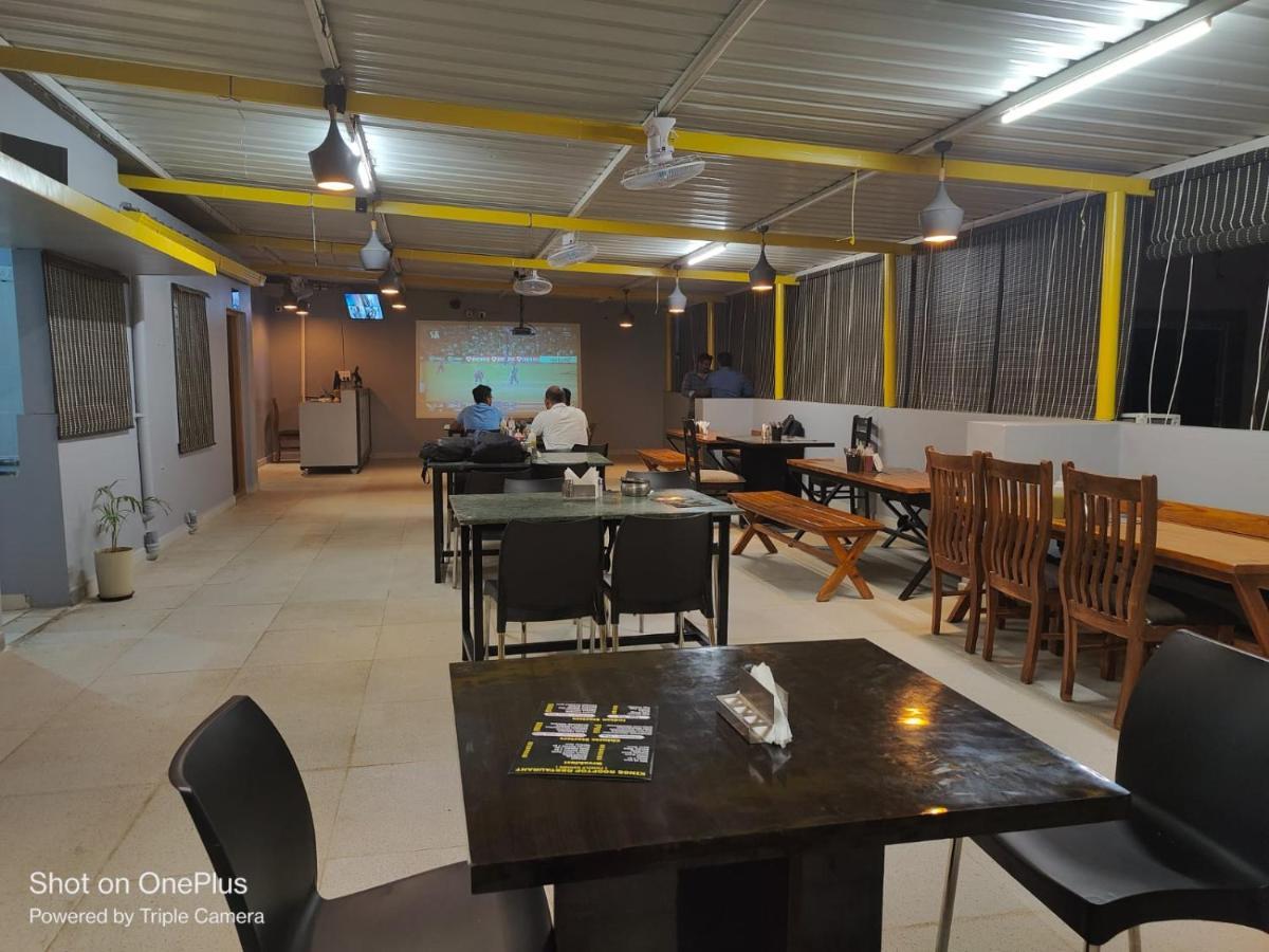 Pristine Inn Manyata Bangalore Buitenkant foto