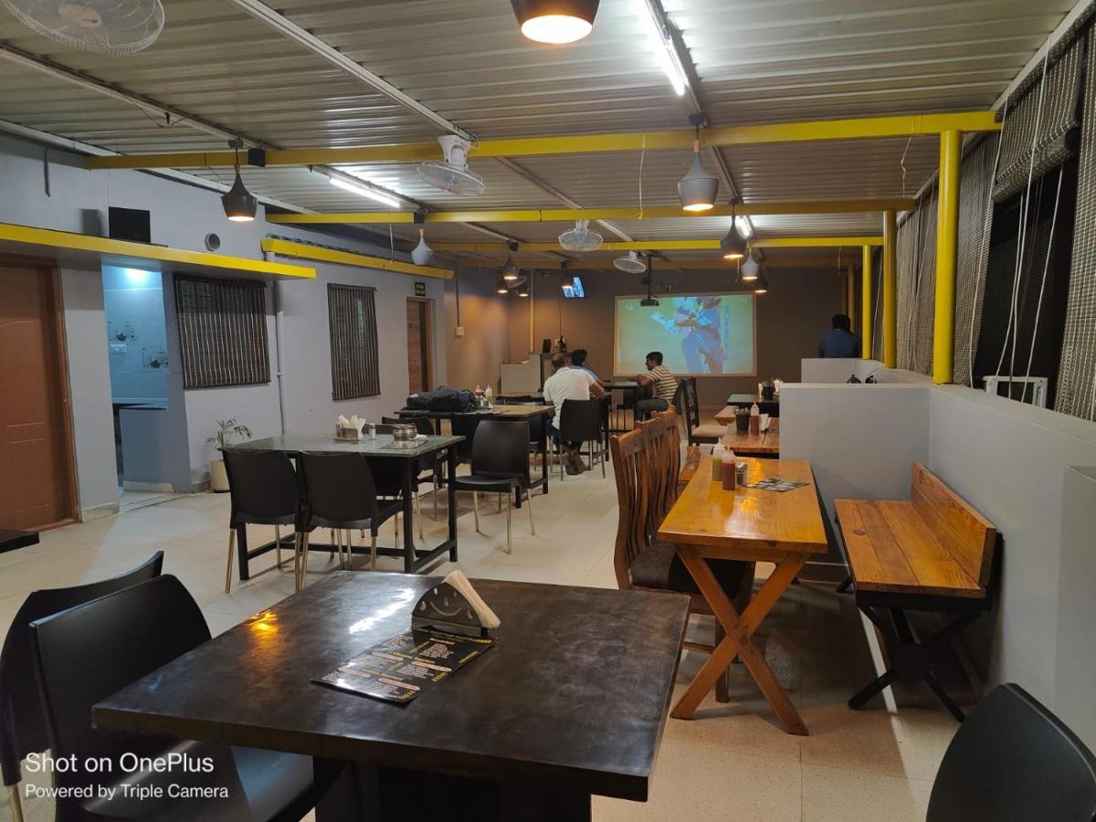 Pristine Inn Manyata Bangalore Buitenkant foto